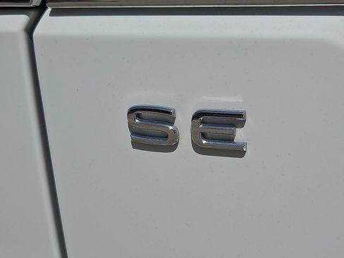 Used 2025 Volkswagen Atlas SE FWD image 9