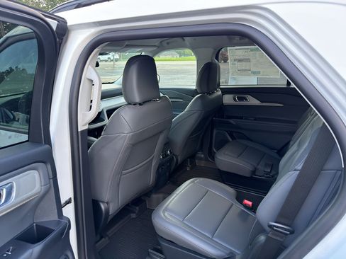 New 2026 Ford Explorer Active w/ Active Comfort Package RWD image 19