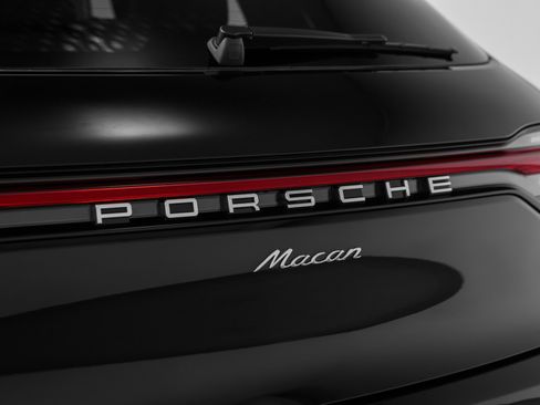 Used 2025 Porsche Macan image 17