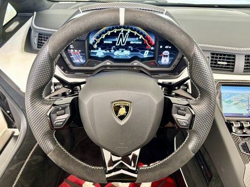Used 2020 Lamborghini Aventador SVJ image 18