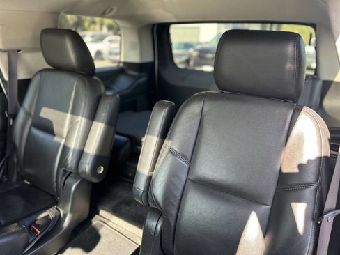 Used 2012 Cadillac Escalade Luxury image 22