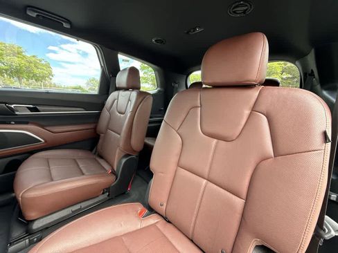 Certified 2024 Kia Telluride EX w/ EX Captain's Chair Package image 22