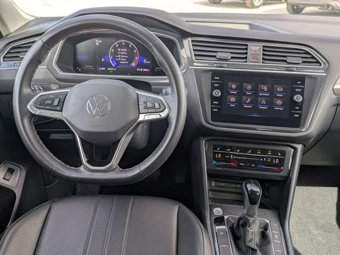 Used 2024 Volkswagen Tiguan SE image 26
