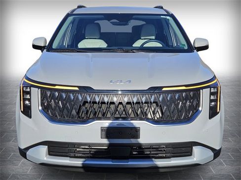 Used 2025 Kia Carnival EX image 2