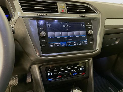 Used 2023 Volkswagen Tiguan SE image 25