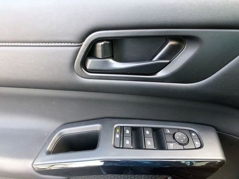 New 2025 Nissan Pathfinder S image 16