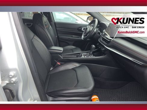 Used 2024 Jeep Compass Trailhawk image 9