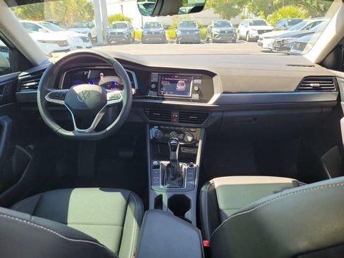 Certified 2023 Volkswagen Jetta SE w/ Panoramic Sunroof Package FWD image 2