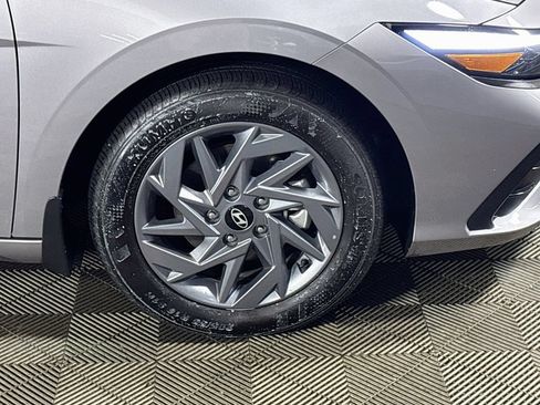 Used 2025 Hyundai Elantra Hybrid FWD image 22