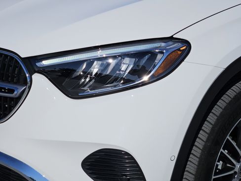 Certified 2025 Mercedes-Benz GLC 300 image 9