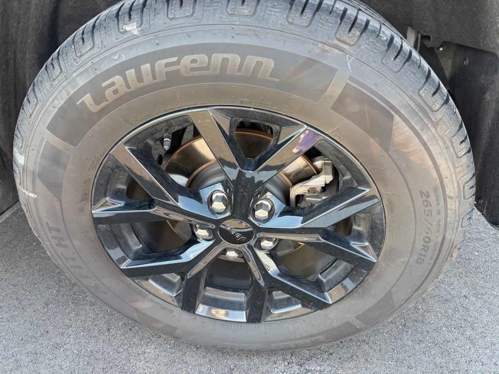 Used 2025 Jeep Grand Cherokee Altitude AWD/4WD image 41