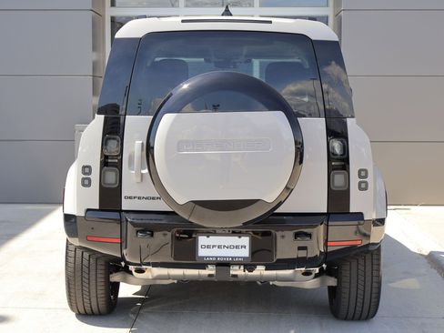 New 2026 Land Rover Defender 110 X-Dynamic SE image 7