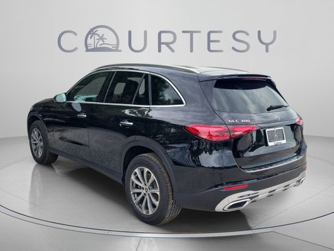 Certified 2026 Mercedes-Benz GLC 300 image 2