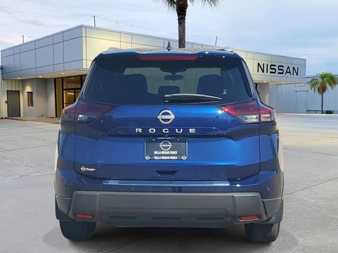 Certified 2025 Nissan Rogue SV w/ SV Premium Package FWD image 5