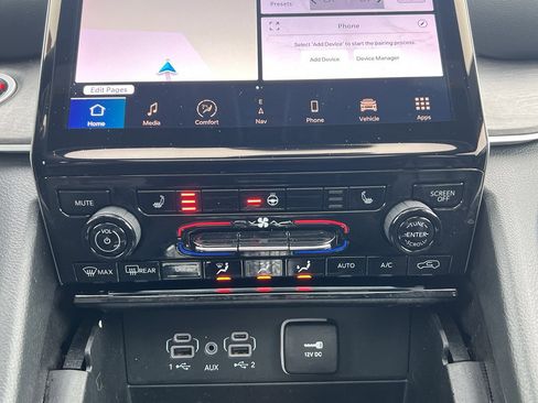 Used 2024 Jeep Grand Cherokee Limited w/ Black Appearance Package image 23