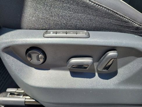 Used 2024 Volkswagen Tiguan SEL R-Line image 18