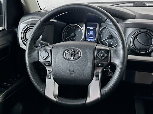 Used 2021 Toyota Tacoma SR5 RWD image 18