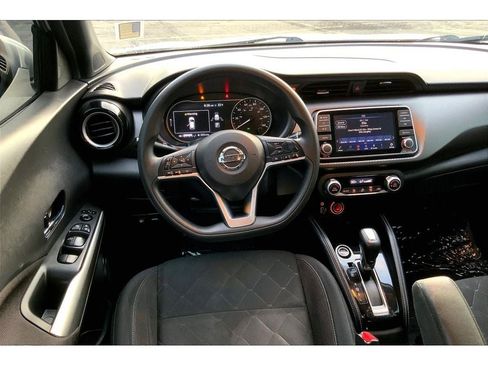 Used 2020 Nissan Kicks SV image 6