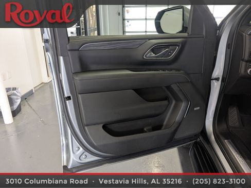 Used 2023 GMC Yukon SLT w/ SLT Premium Package image 19