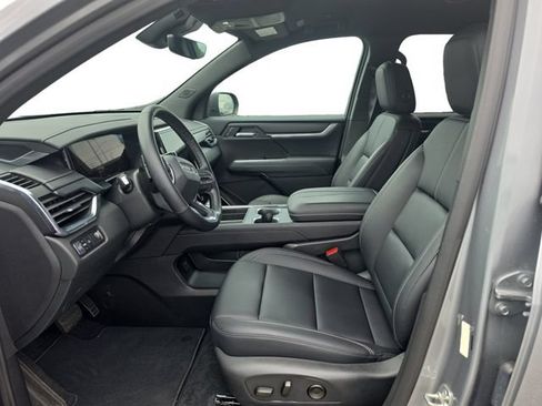 Used 2026 GMC Acadia Elevation w/ Elevation Premium Package FWD image 11