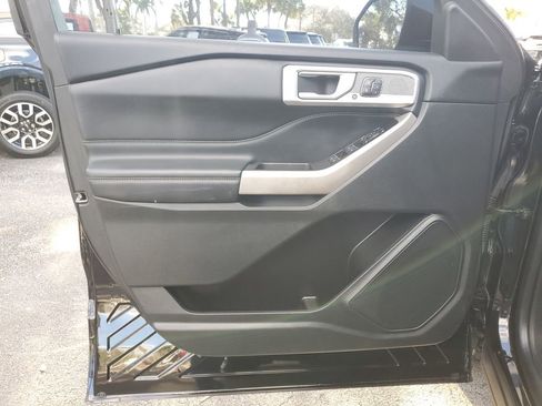 Used 2022 Ford Explorer Limited w/ Equipment Group 301A image 18