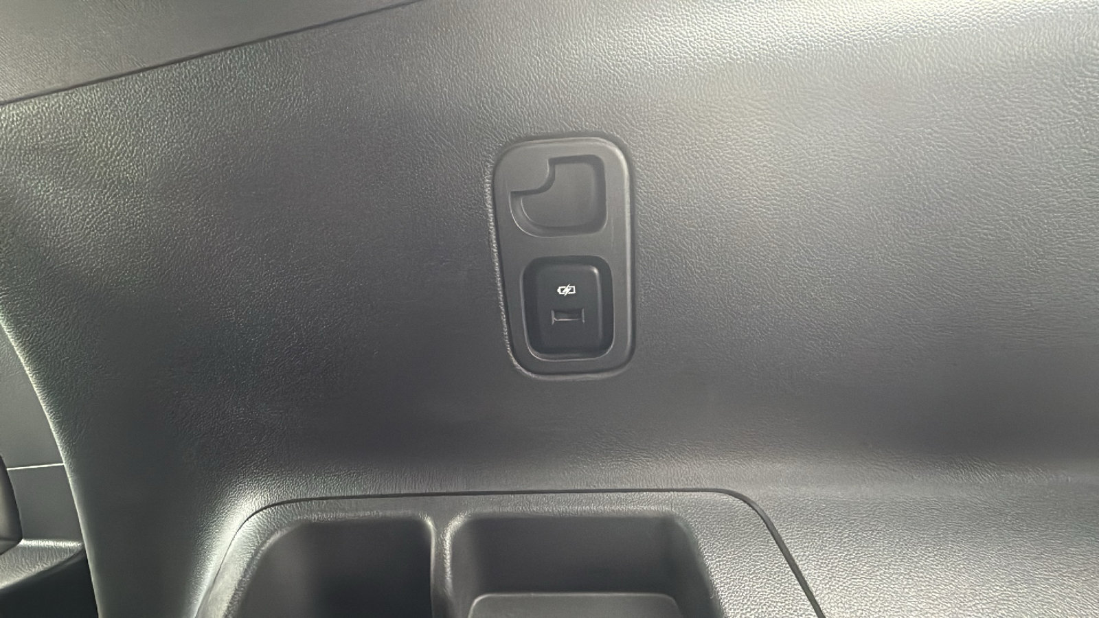 Used 2023 Chevrolet Traverse LT FWD image 26