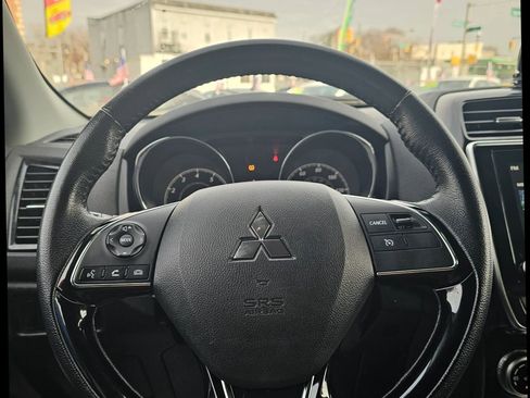 Used 2023 Mitsubishi Outlander Sport SE image 12