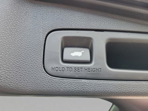 Used 2018 Honda CR-V Touring image 6