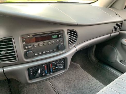 Used 2004 Buick Century Custom FWD image 28