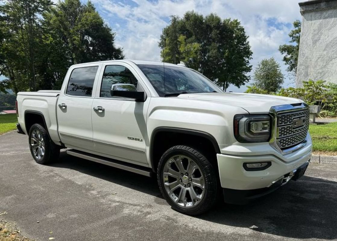 Used 2018 GMC Sierra 1500 Denali w/ Denali Ultimate Package AWD/4WD image 3
