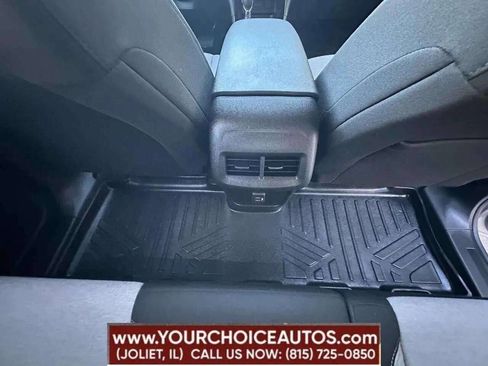 Used 2022 Chevrolet Equinox LT w/ Driver Convenience Package FWD image 9