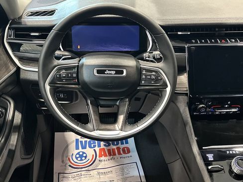 Used 2023 Jeep Grand Cherokee Limited AWD/4WD image 29