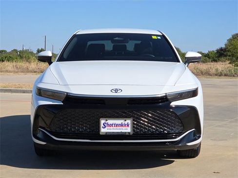 Used 2024 Toyota Crown XLE image 2