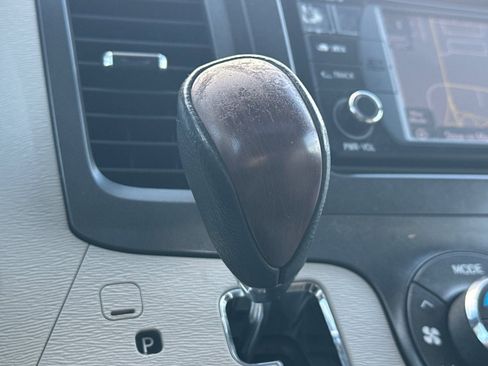 Used 2013 Toyota Sienna XLE image 34