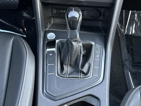 Used 2023 Volkswagen Tiguan SE w/ Panoramic Sunroof Package FWD image 17