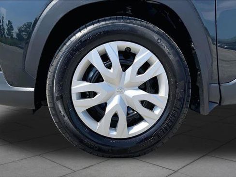 Certified 2025 Toyota Corolla Cross L FWD image 11