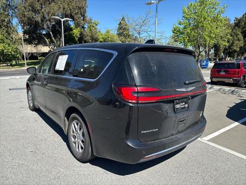 Used 2024 Chrysler Pacifica Touring-L image 4