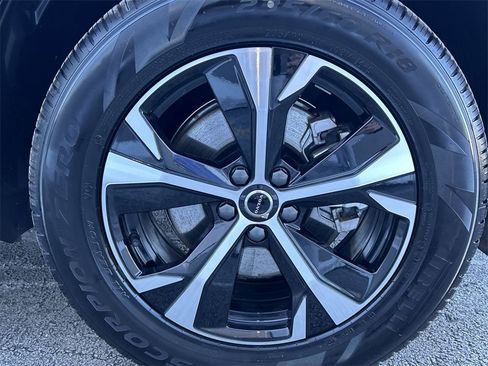 New 2026 Volvo XC60 B5 Core w/ Climate Package image 13