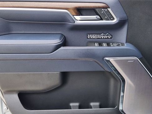 Certified 2025 Chevrolet Silverado 1500 High Country w/ Technology Package AWD/4WD image 17