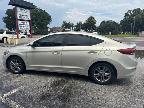 Used 2017 Hyundai Elantra SE FWD image 8