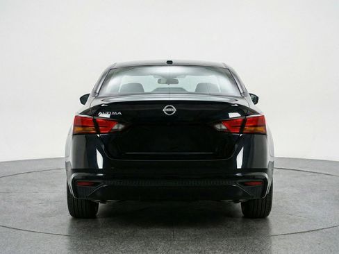 Used 2025 Nissan Altima 2.5 SV FWD image 7