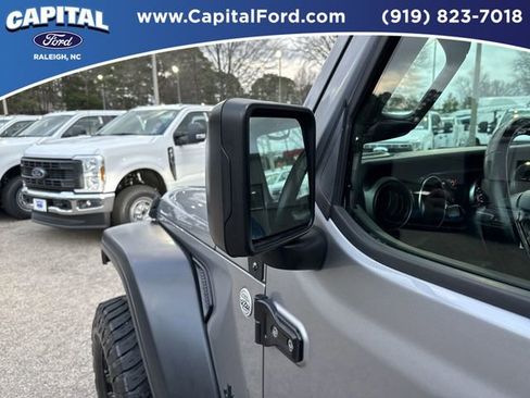 Used 2020 Jeep Gladiator Sport w/ Quick Order Package 24S image 12