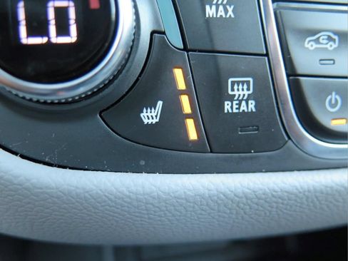 Used 2023 Chevrolet Equinox LT FWD image 16