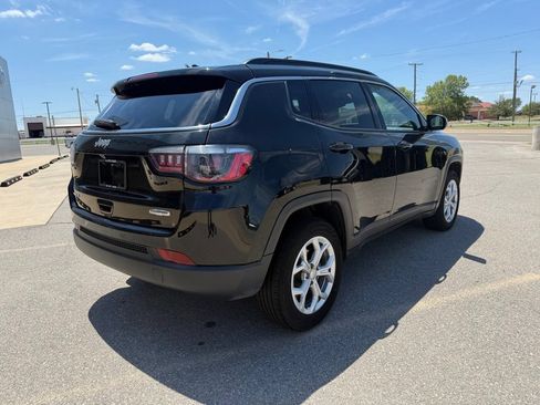 Used 2024 Jeep Compass Latitude AWD/4WD image 3