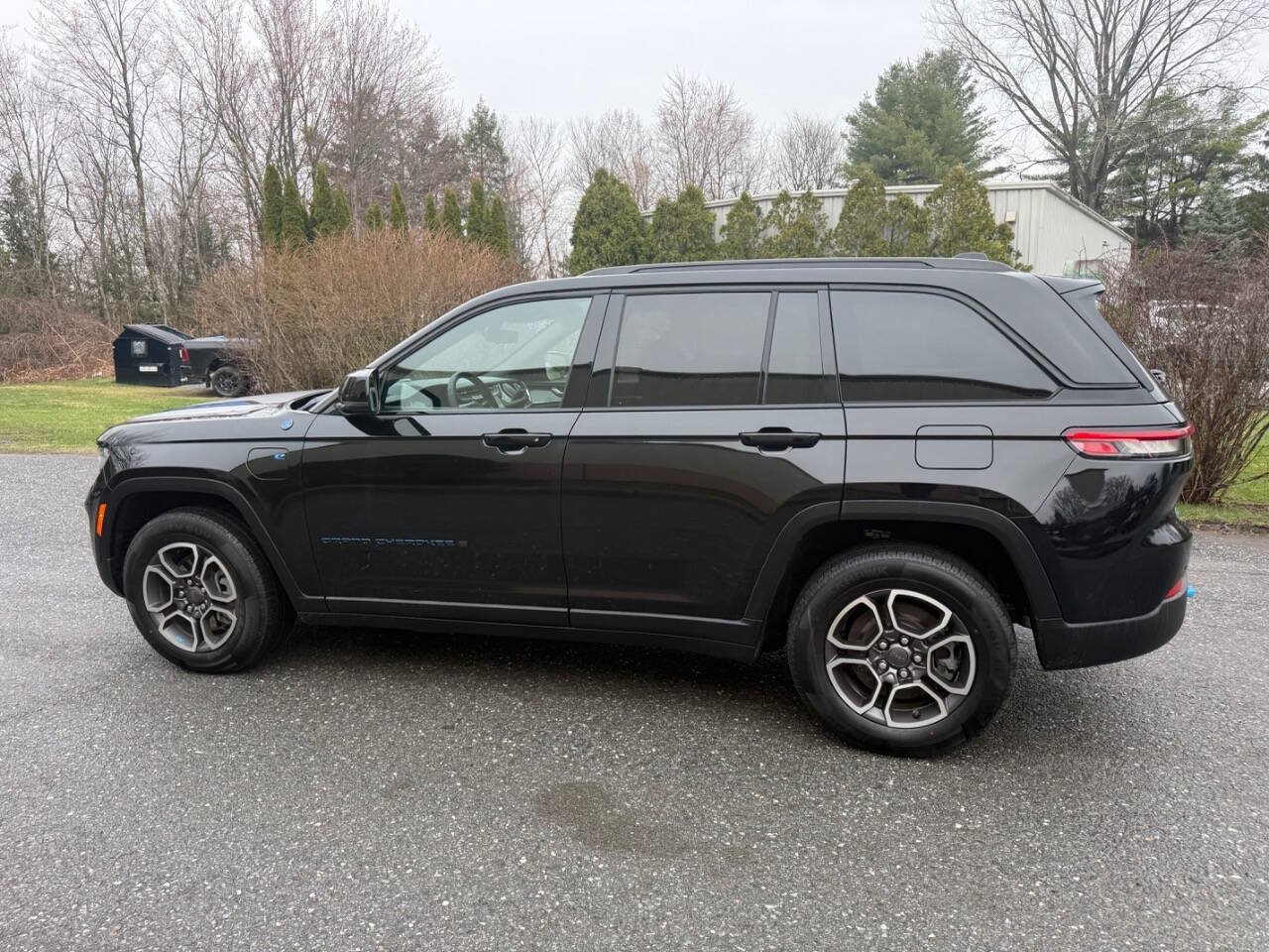 Used 2023 Jeep Grand Cherokee Trailhawk w/ Luxury Tech Group III AWD/4WD image 11