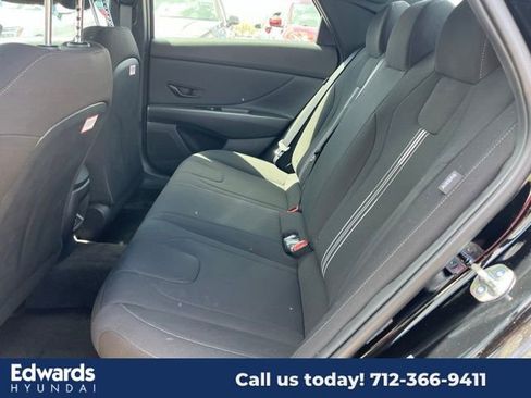New 2025 Hyundai Elantra SEL image 9