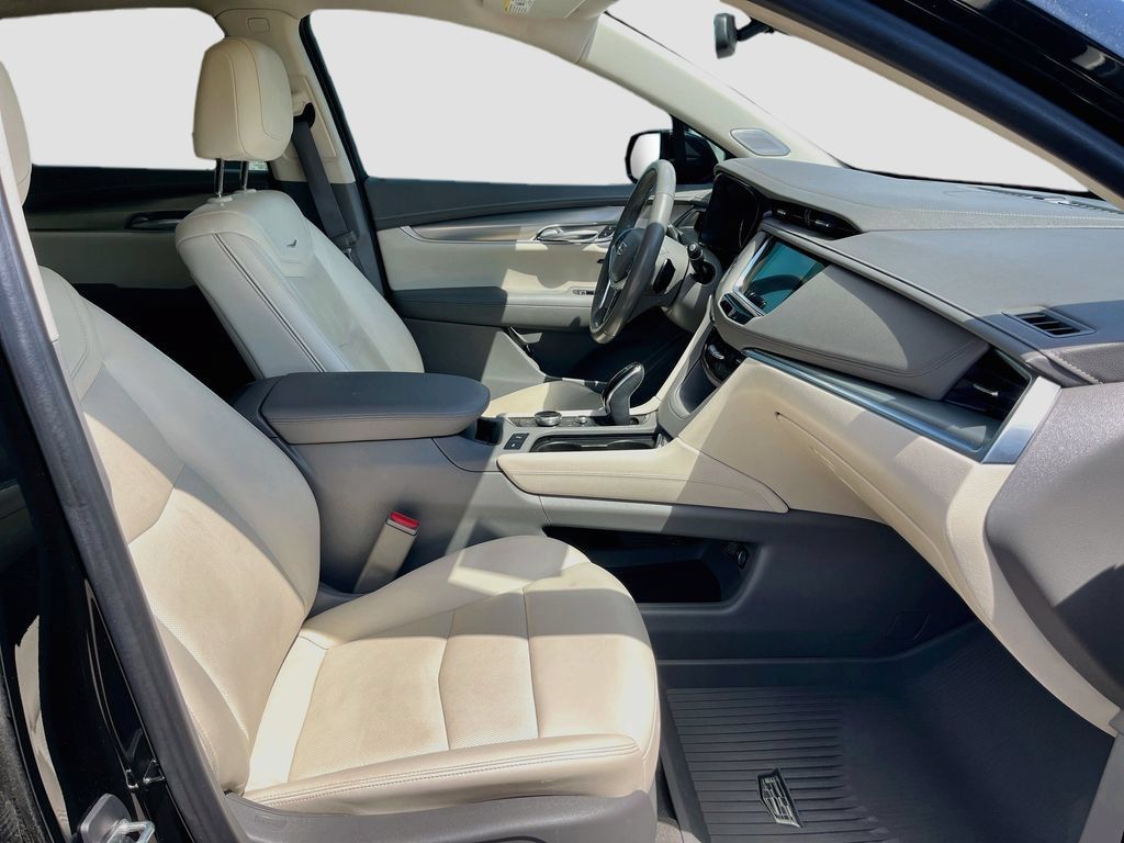 Used 2022 Cadillac XT5 Premium Luxury w/ LPO, Floor Liner Package FWD image 31
