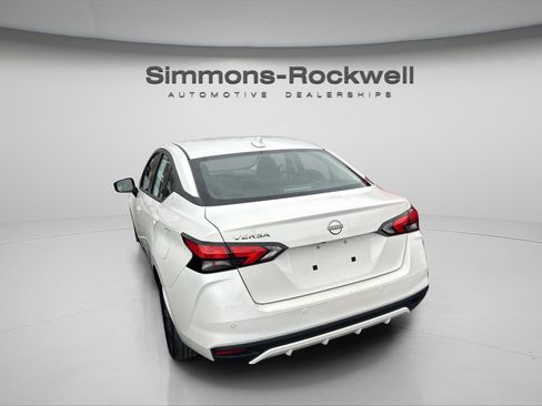 Used 2025 Nissan Versa SV FWD image 5