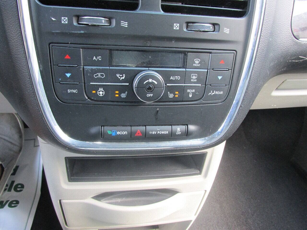 Used 2015 Chrysler Town & Country Touring w/ Driver Convenience Group FWD image 65