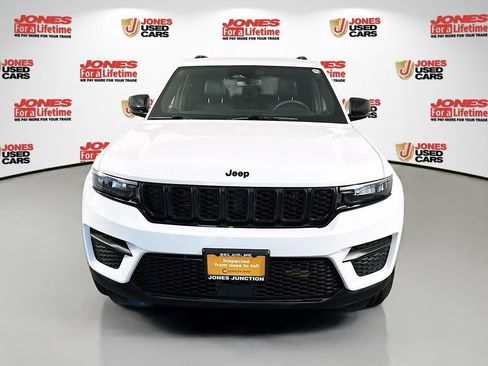 Used 2023 Jeep Grand Cherokee Altitude AWD/4WD image 12